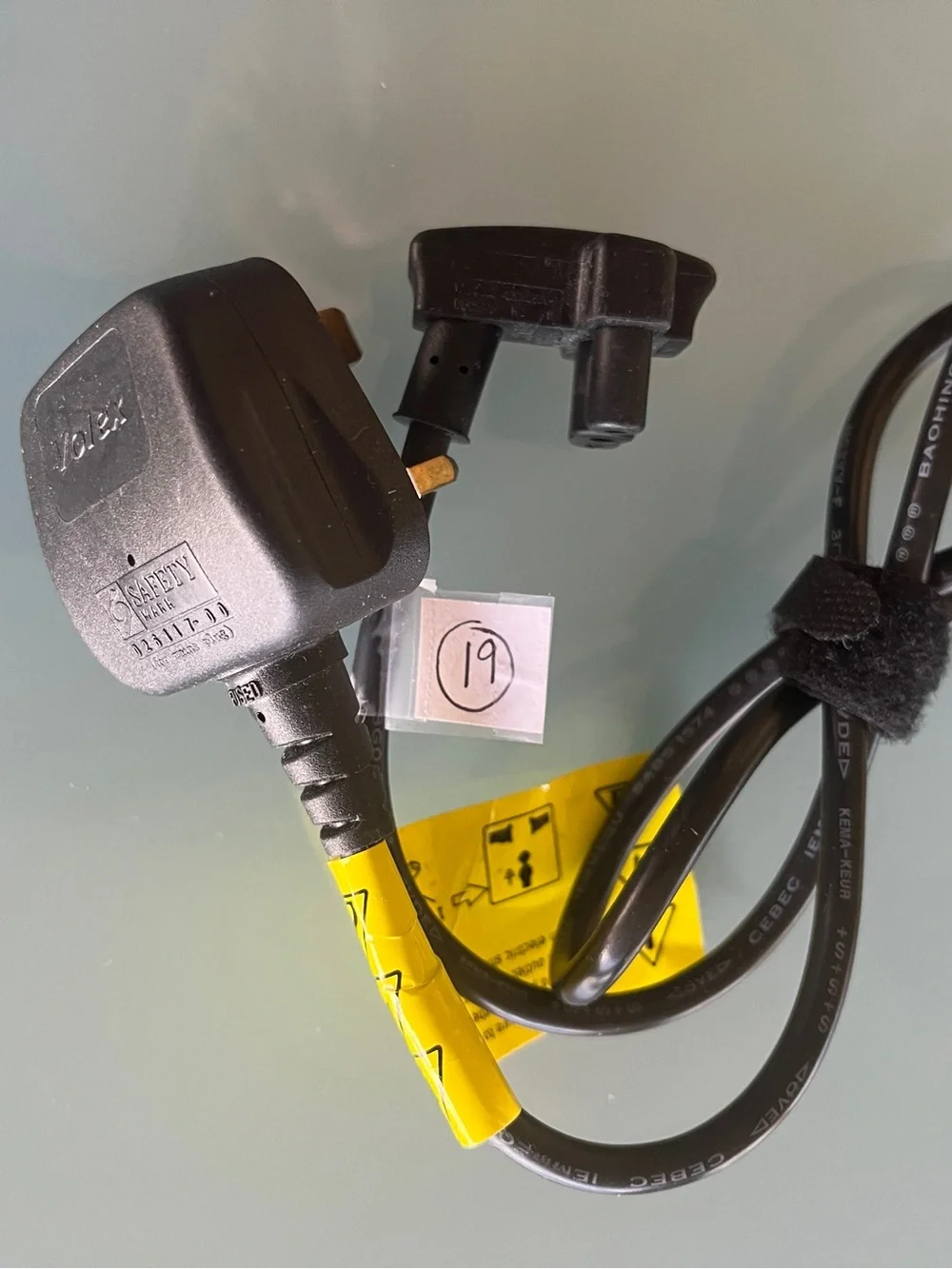 VOLEX 1m Laptop Power Cord - 3 Slot for UK Plug 026117-00 BS1363/A SS1451A